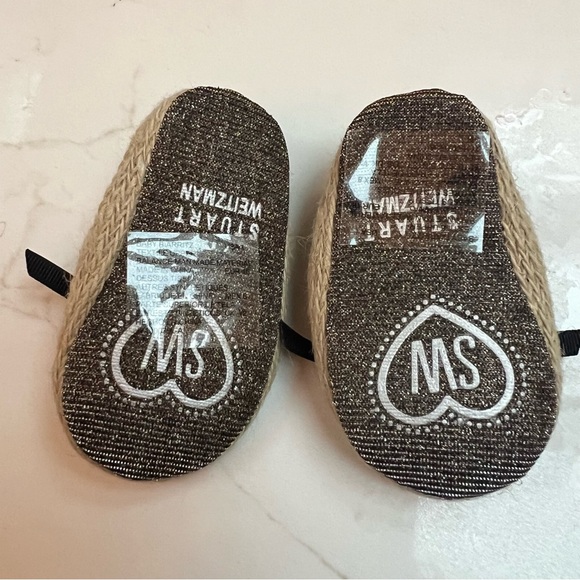 Stuart Weitzman newborn summer shoes w/metallic fabric, raffia, and black bows - Picture 3 of 5